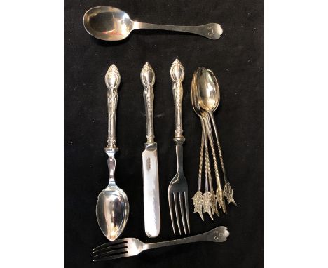 A silver Christening set, of Dog nose pattern, comprising fork and spoon, Chester 1906, makers mark of S.I.Ld for Stokes and 