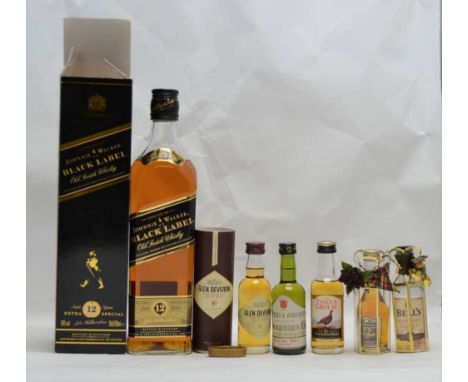 JOHNNIE WALKER BLACK LABEL Old Scotch Whisky, aged 12 years, 40% volume, 1 x 70cl bottle in presentation box together with 5 
