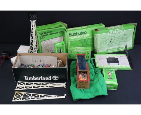 Subbuteo - Collection of circa 1970s Subbuteo to include unboxed painted players, floodlights, boxed Corner Terrace Unit, 2 x
