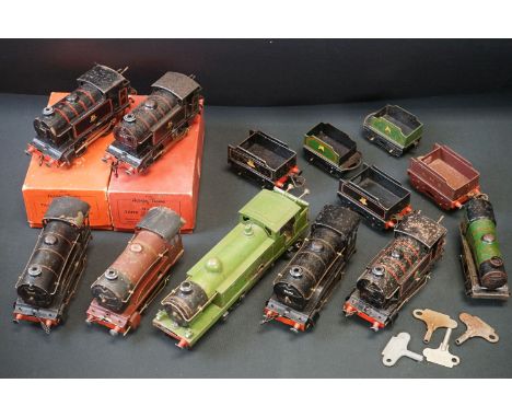 Eight Hornby O gauge clockwork locomotives to include 2 x No 40 Tanks, 4-4-4 LNER 460 in green, 0-4-0 LMS in maroon with tend