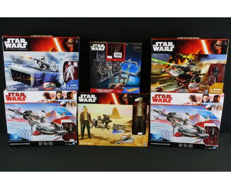 Star Wars - Five boxed Hasbro Star Wars vehicle sets to include Desert Landspeeder with Finn (Jakku) figure, Speeder Bike wit