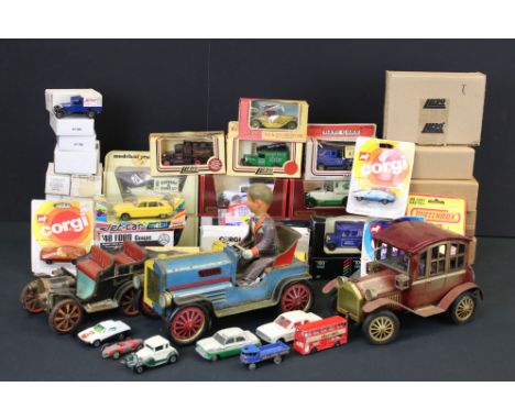 Over 30 boxed / carded diecast models to include Matchbox, Corgi, Lledo, and No Rev plus 7 x unboxed play worn models featuri