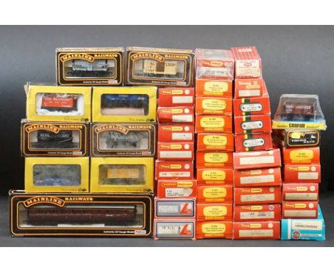 33 Boxed OO gauge items of rolling stock featuring coaches, wagons and vans to include 29 x Hornby / Triang, 6 x Palitoy Main