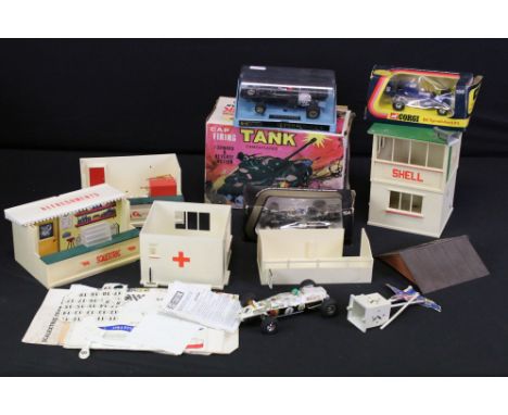 Group of Scalextric to include cased C050 JPS Formula 1, Refreshment hut, Shell Hut, First Aid Hut etc plus 2 boxed Corgi die