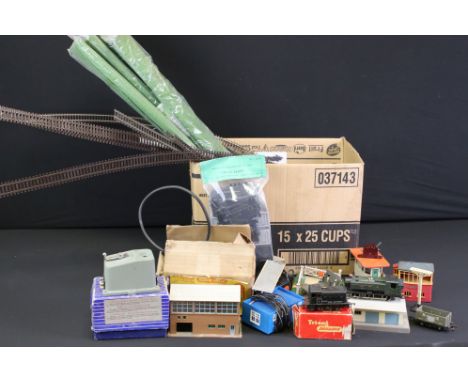 Quantity of OO gauge model railway to include Lima GWR 0-6-0 locomorive, Triang Dock Authority loco, Hornby Dublo crossing, b