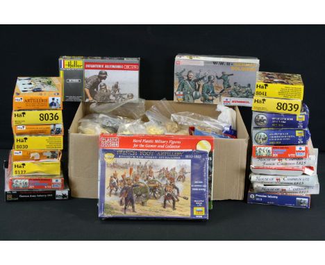 22 Boxed military plastic figure sets, 1/72 to 1/76 scale, to include ESCI, Zvezda, Heller and Hat examples, featuring Heller