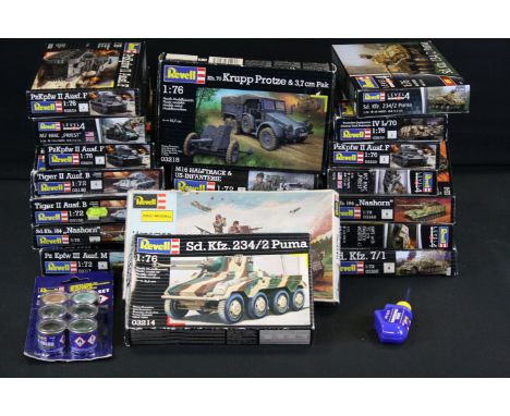 20 Boxed &amp; unbuilt military vehicle plastic model kits, 1:72 to 1:76 scale, to include 03138 Tiger II Ausf. B, 031395 Sd.