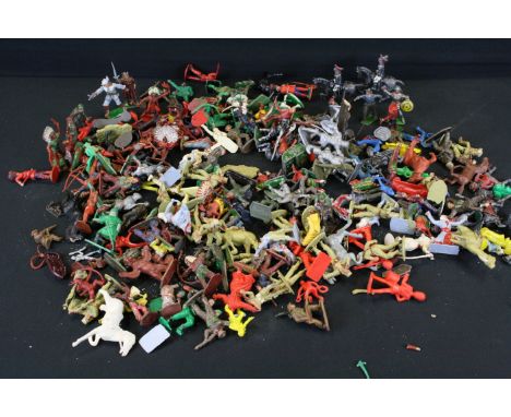 Quantity of plastic and metal mid 20th onwards figures and soldiers to include Lone Star, Britains etc, features military, re