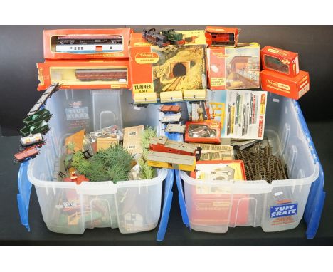 Quantity of OO gauge model railway to include rolling stock, 2 x locomotives, boxed Triang R582 Ticket Office Unit Pack, trac