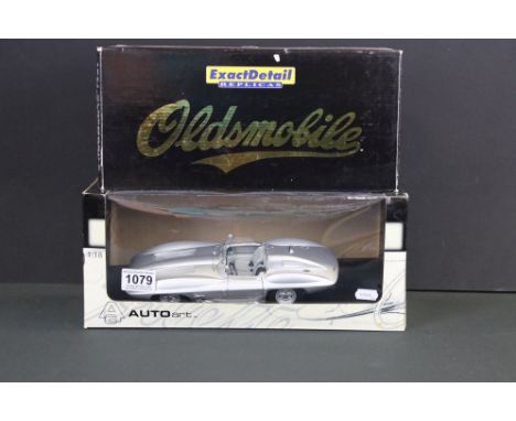 Boxed AUTOart Design 71000 Chevrolet Stingray Corvette 1959 1:18 diecast model (scratching to base of model, otherwise diecas