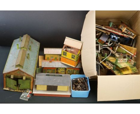 Quantity of Hornby O gauge model railway accessories, showing play wear and rust, to include large Station Shed, 2 x platform
