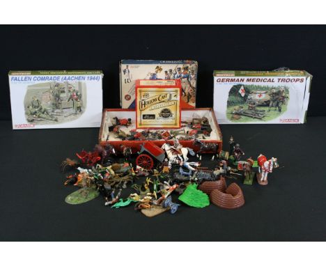 Collection of metal &amp; plastic figures &amp; soldiers to include boxed Britains The Hollow Cast Collection 40193 Fort Henr