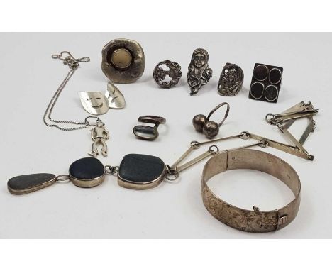 A silver half engraved bangle, an unusual silver necklace set with black/dark grey hardstones, various rings, a brooch and ot