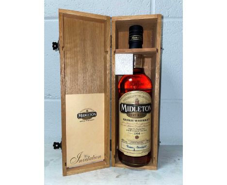 Midleton Very Rare Irish Whiskey 1994, 70cl, 40%, 1 bottle in wooden case, level into neck
