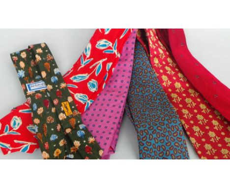 A large selection of good quality vintage and more modern ties - some silk. At least 30. (30)