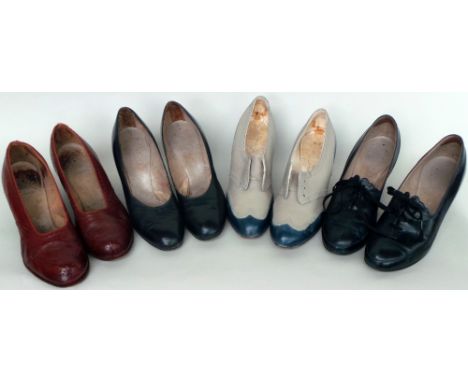 A selection of vintage shoes from the 1930's to the 50's - all leather and in fair to poor condition. All approx size 5. Dolc