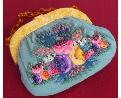 Beautiful French pompadour cloth embroidered rose bag, taffeta and rose decoration in interior with a lucite clasp and chain 