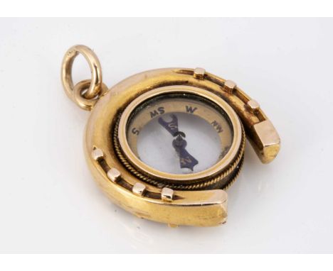 An Edwardian horseshoe high carat gold compass charm, 2.8cm x 1.9cm, 5.6g