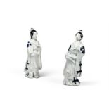 A PAIR OF JAPANESE IMARI PORCELAIN BIJIN, 18TH OR 19TH CENTURY