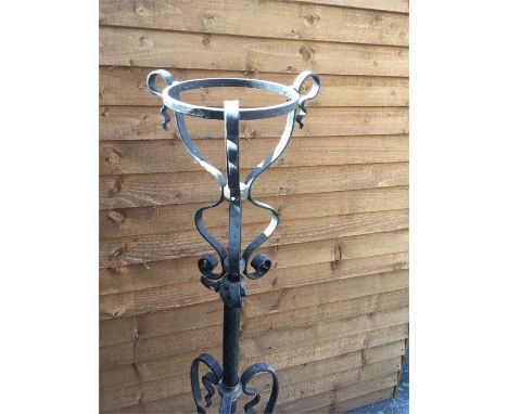 Wrought Iron Ornate Victorian Extending Oil Lamp Holder, Approx Measurements: Width (widest Point) 22 Inches  Height (Unexten