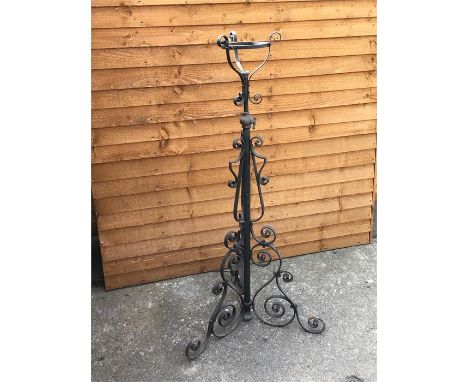 Wrought Iron Ornate Victorian Extending Oil Lamp Holder, Approx Measurements: Height (Unextended) 52 Inches Width (Widest poi