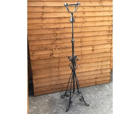 Wrought Iron Ornate Victorian Extending Oil Lamp Holder, Approx measurements: Height 56Inches (unextended), Width (Widest Poi