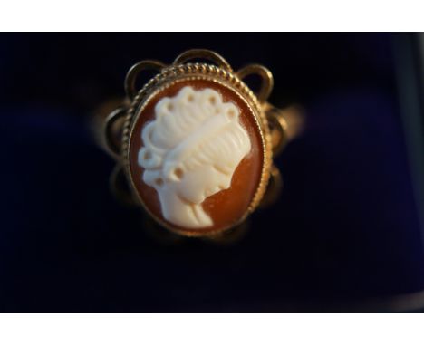 9ct Gold Cameo Ring - Size P