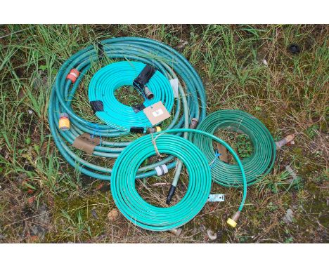 Quantity of various garden hoses