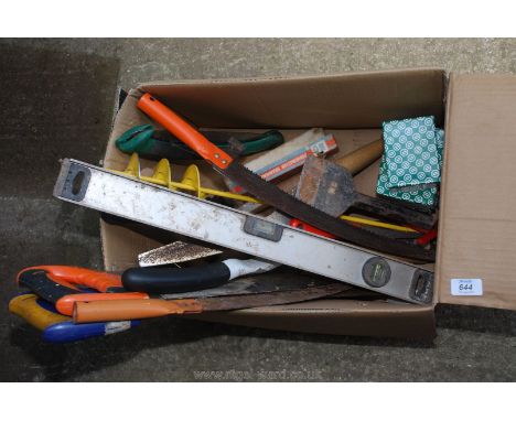 Quantity of garden tools, saws etc.