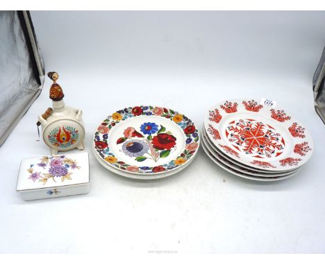 A quantity of miscellaneous Hungarian china including; a set of four Hollohaza 'Folk Art' plates, Hollohaza trinket pot, Buda