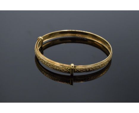 9ct gold child's bangle. 1.9 grams. Hallmarks to inner. 4-5cm diameter. 