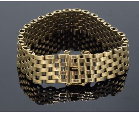 9ct gold gate bracelet with safety chain. 30.5 grams. 