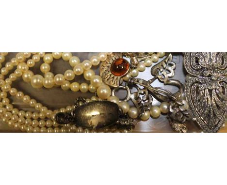 GROUP OF 20TH CENTURY JEWELLERY
including a pearl necklace, two marcasite set brooches and an unmarked belt motif ring
