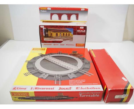 A group of HORNBY OO/HO gauge accessories/buildings including a turntable and engine shed - VG in G boxes (4)