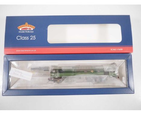 A BACHMANN OO gauge 32-406 class 25 diesel locomotive in BR green, vendor advises DCC fitted - VG/E in VG box