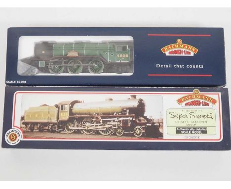 A pair of BACHMANN OO gauge steam locomotives comprising 31-560 Class V2 'Green Howard' in LNER Darlington Green together wit