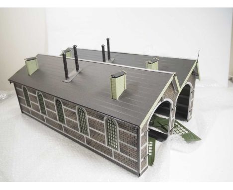 A large Gauge 1 two road engine shed possibly by PIKO, appears complete - VG unboxed