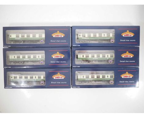 A group of BACHMANN OO gauge Mk1 passenger coaches in West Highland Line green/cream livery, limited editions - VG/E in VG bo