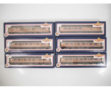 A group of BACHMANN OO gauge Thompson passenger coaches in LNER brown livery - VG in G/VG boxes (6)