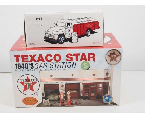 A 1:43 scale CHRONICLES 'Texaco Star' resin cast low relief 1940's Gas Station together with a 1:34 scale diecast 1955 'Diamo