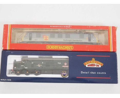 A pair of OO gauge locomotives comprising a BACHMANN 32-375Z class 37 diesel locomotive in BR green livery 'Ben Cruachan' and