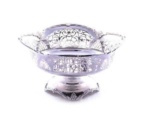 Silver bowl, William Hair Haseler, Birmingham 1909, shell and scroll border, pierced sides, square base with scrolled feet, h
