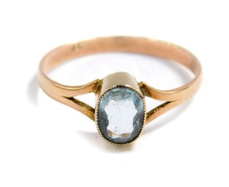 A 9ct gold and aquamarine solitaire ring, size R, 1.6g.