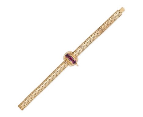 AN ANTIQUE GARNET BRACELET in yellow gold, comprising a fancy link bracelet with a central panel set with three octagonal ste