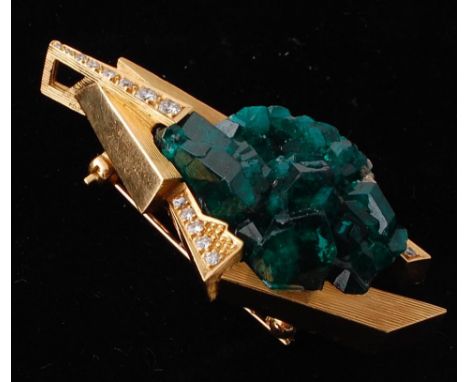 A hallmarked 1970's Andrew Grima 18ct gold diamond and dioptase geode pendant brooch. The pendant brooch formed with textured