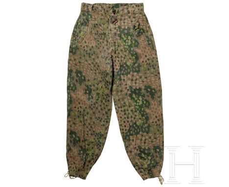 Tarnhose M 44 der Sonderbekleidung der SS-Panzerverbände  Kammerstück aus einseitig im Erbstarnmuster bedrucktem Drillich mit