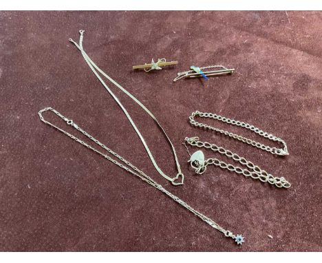 Two 9ct yellow gold necklaces, two 9ct gold bracelets, a 9ct gold brooch (total 22.7g) and a 15ct gold and enamel parrot broo