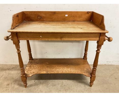 An antique pine wash stand with lower shelf, height 84cm, width 105cm (af).