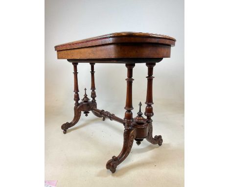A Victorian walnut card table 73cm h x 57cm d x 102cm w