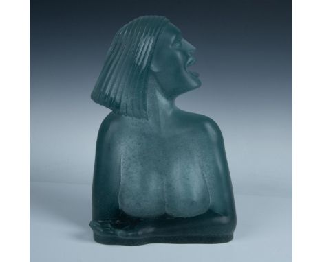 Exquisite Daum sculpture by the American artist Dan Dailey, 1984. Sculpture in pate de verre in the unique technique of creat